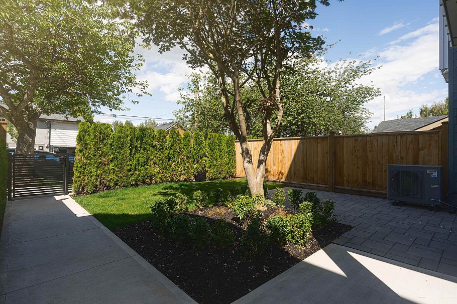 920 E 16th Avenue Vancouver, BC - 23