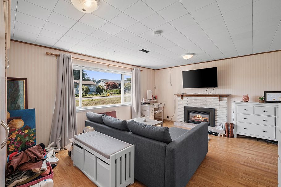 854 E 16th Street North Vancouver, BC - 17