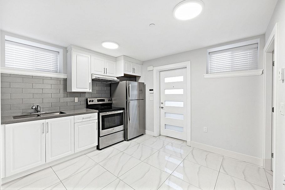 1 2430 E 41 Street Vancouver, BC - 32