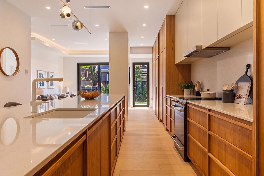 20 W 14th Avenue Vancouver, BC - 6