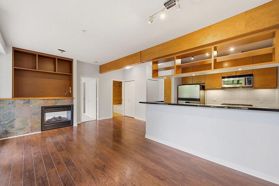 318 560 Raven Woods Drive North Vancouver, BC - 1
