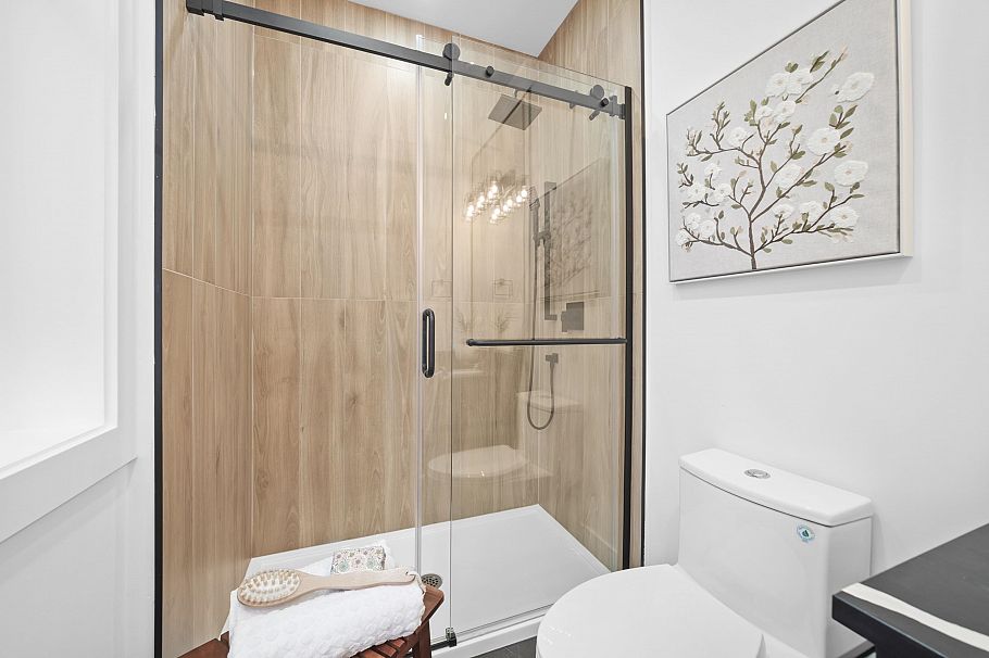 2995 E 17th Avenue Vancouver, BC - 22