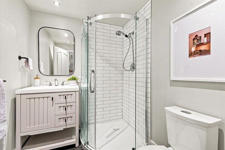 223 W 19th Street North Vancouver, BC - 21