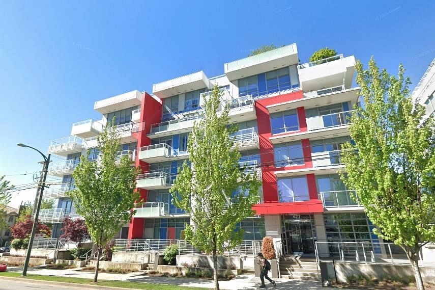 303 677 W 41st Avenue Vancouver, BC - 1