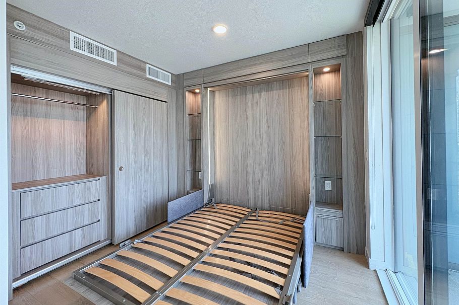 886 87 Nelson Street Vancouver, BC - 9