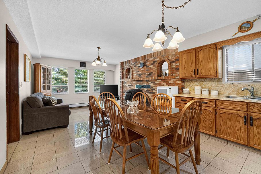 2739 E 8th Avenue Vancouver, BC - 5