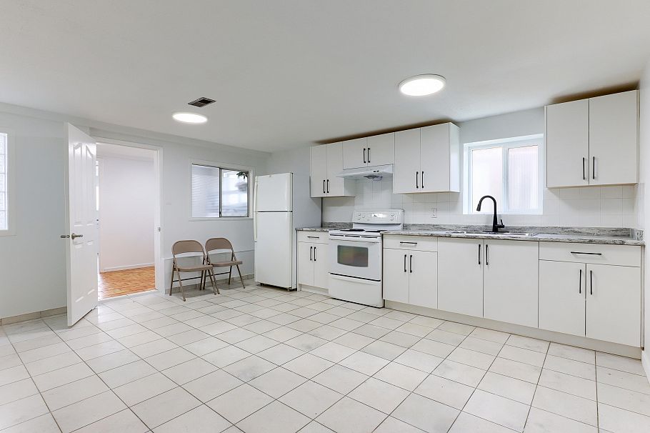 1743 E 49th Avenue Vancouver, BC - 10