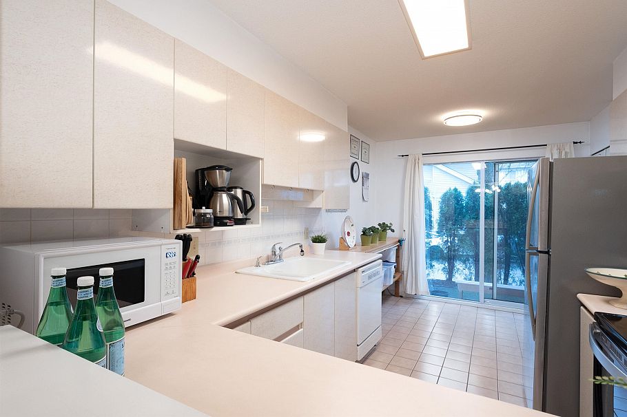 10 815 Tobruck Avenue North Vancouver, BC - 17