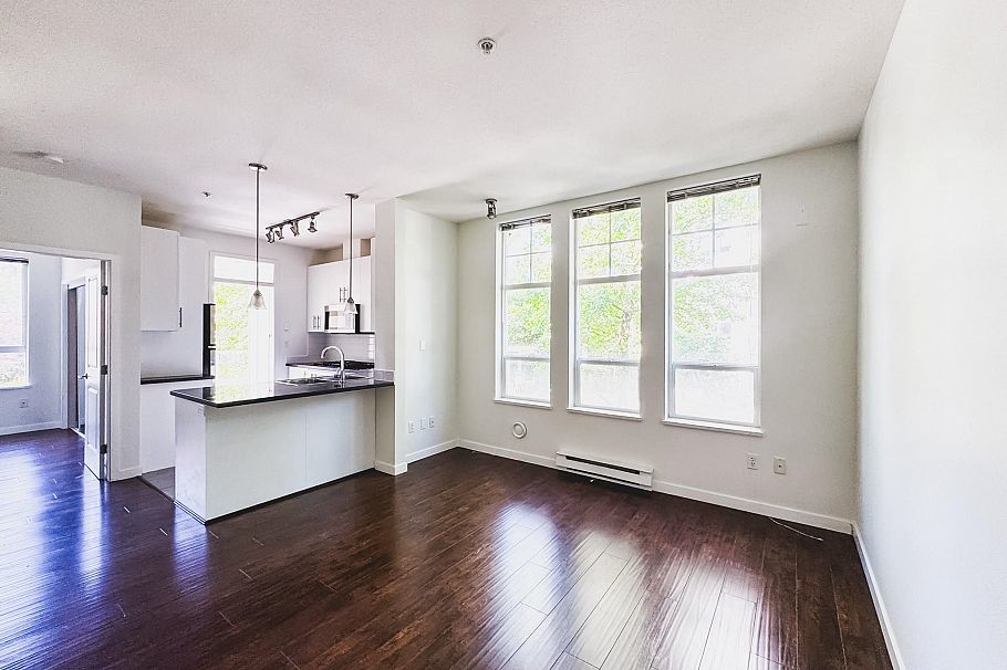 210 3651 Foster Avenue Vancouver, BC - 3