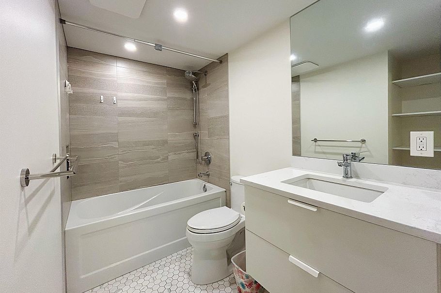 606 1740 Comox Street Vancouver, BC - 17