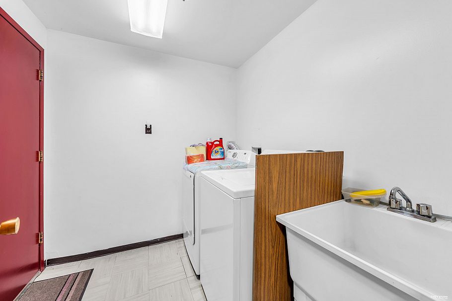 580 W 64th Avenue Vancouver, BC - 22