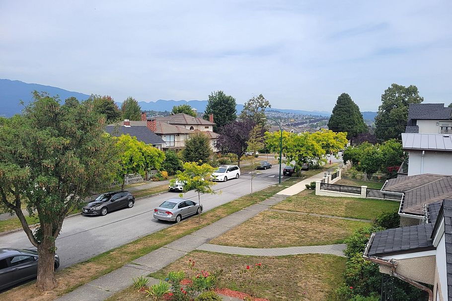2962 Kitchener Street Vancouver, BC - 5