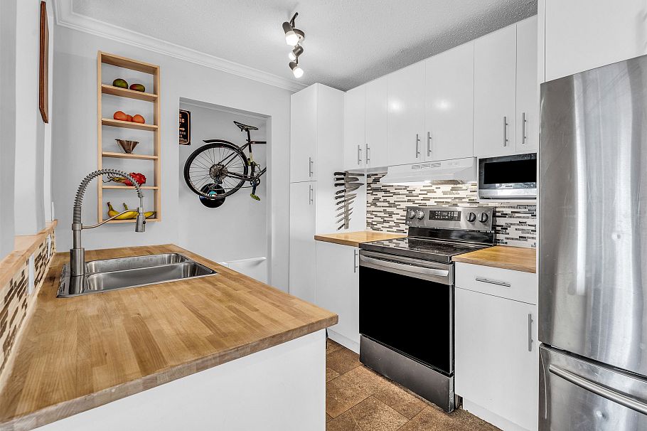 306 2222 Cambridge Street Vancouver, BC - 2