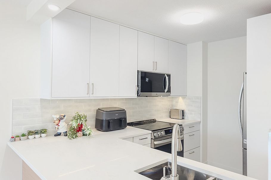 311 4893 Clarendon Street Vancouver, BC - 4