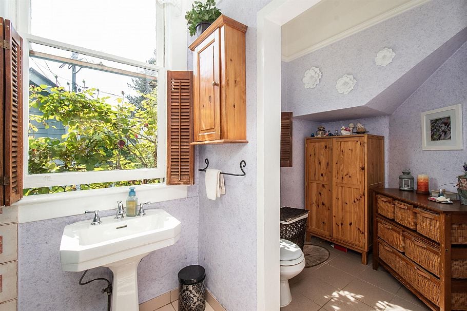 1560 Macgowan Avenue North Vancouver, BC - 12