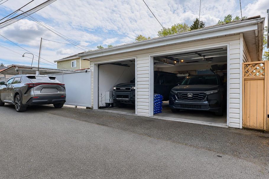 1743 E 49th Avenue Vancouver, BC - 22
