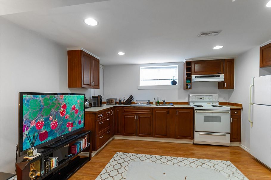 1925 Adanac Street Vancouver, BC - 16