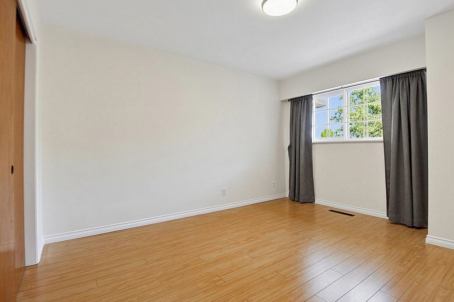 2216 E 41st Avenue Vancouver, BC - 19