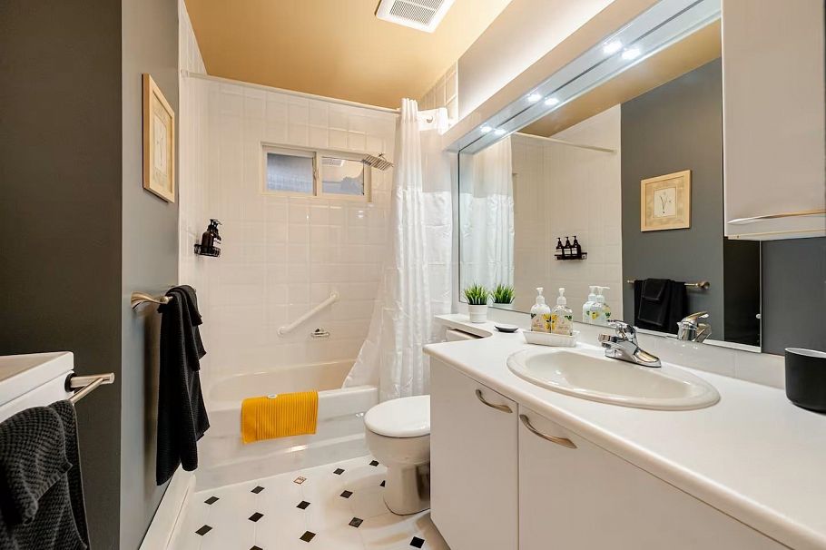 336 E 26th Street North Vancouver, BC - 14