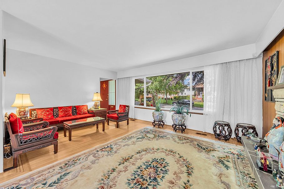 580 W 64th Avenue Vancouver, BC - 4