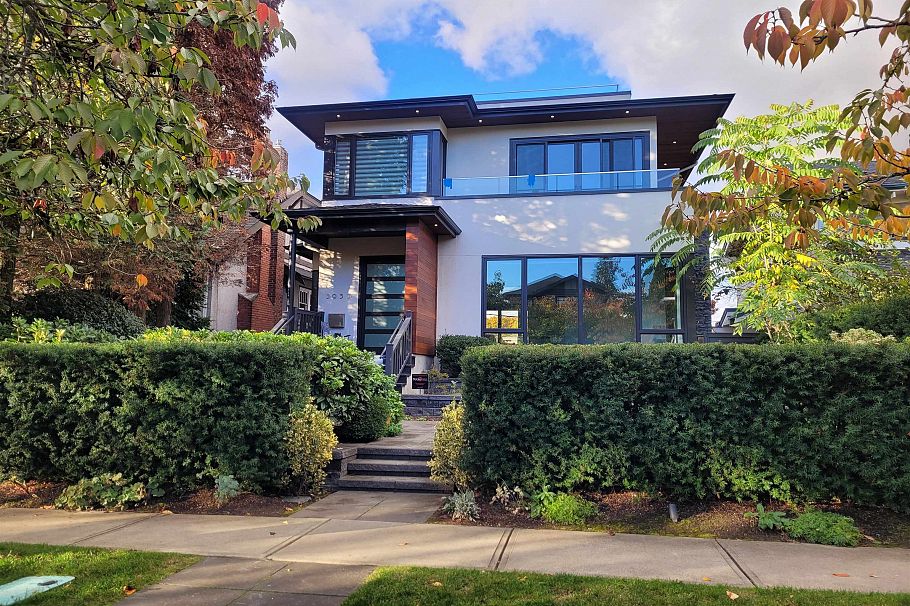 3953 W 21st Avenue Vancouver, BC - 1