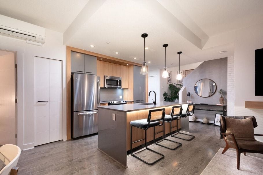 417 733 W 14th Street North Vancouver, BC - 20