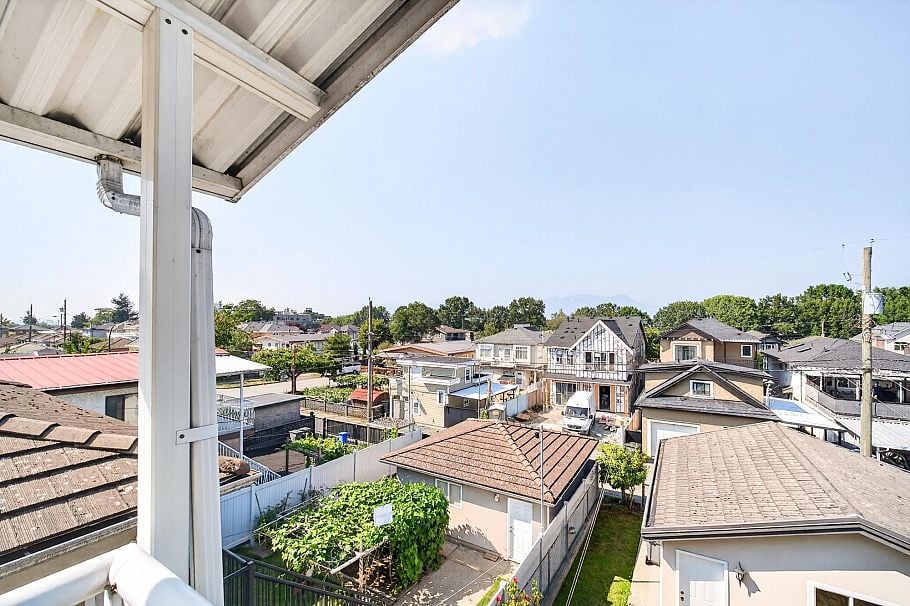 3423 E 24th Avenue Vancouver, BC - 23