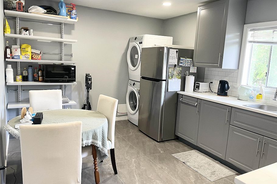 3305 Worthington Drive Vancouver, BC - 9