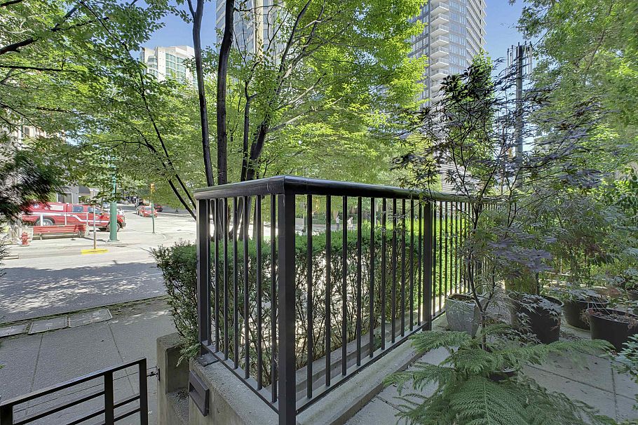 308 Smithe Street Vancouver, BC - 2