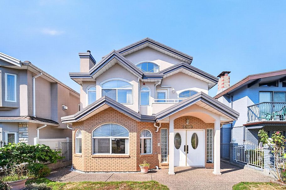 3423 E 24th Avenue Vancouver, BC - 1