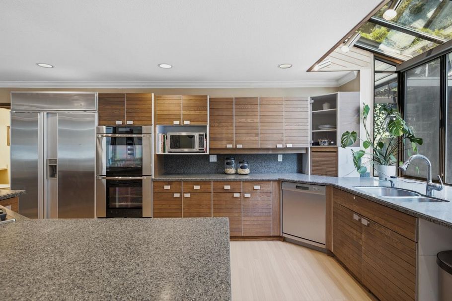 2008 Blairview Avenue North Vancouver, BC - 10