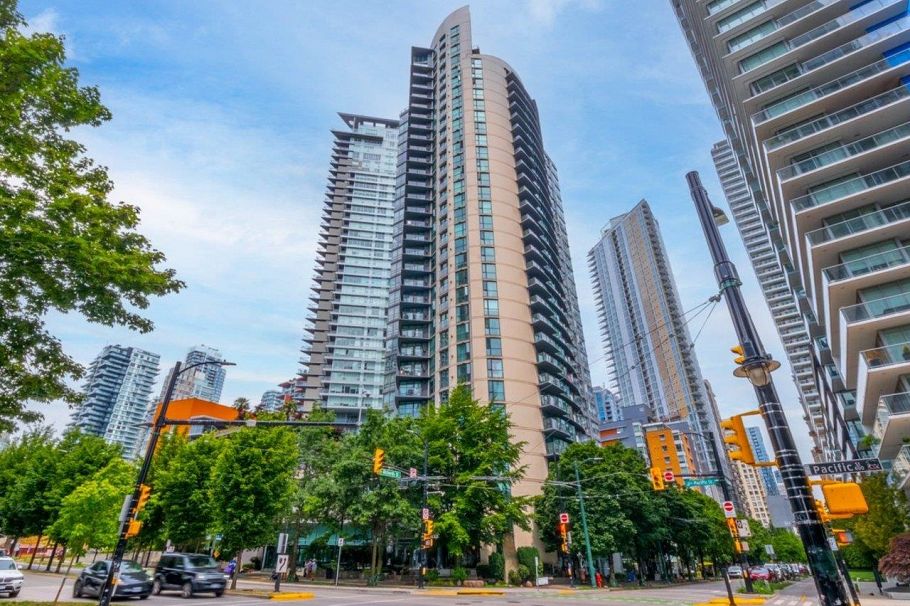 2307 501 Pacific Street Vancouver, BC - 1