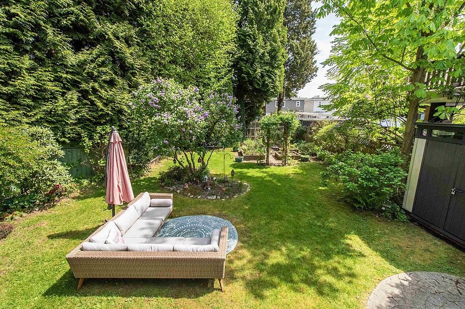 1560 Macgowan Avenue North Vancouver, BC - 35