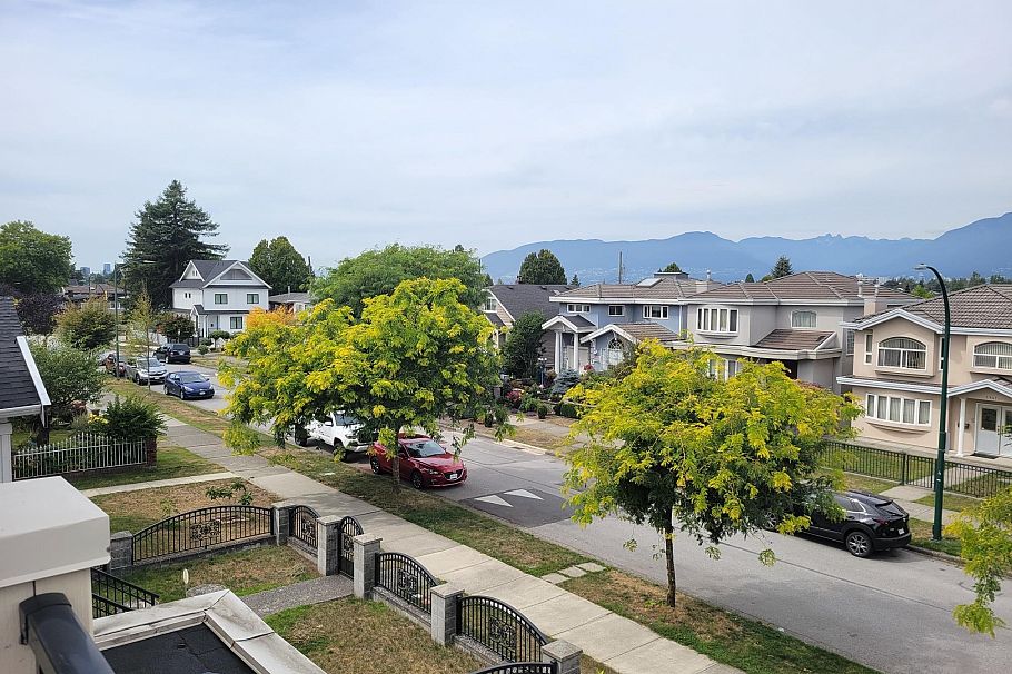 2962 Kitchener Street Vancouver, BC - 7