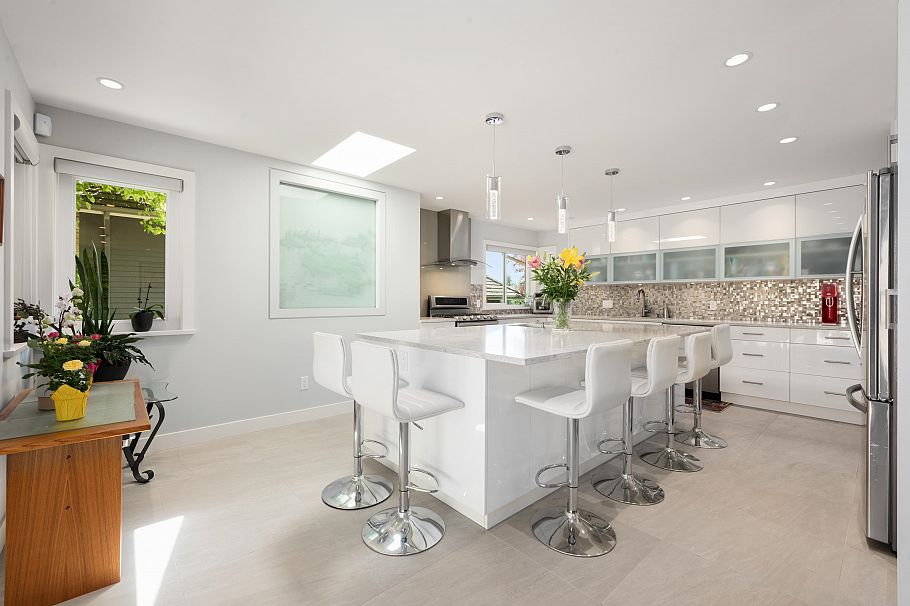 772 Regal Crescent North Vancouver, BC - 2