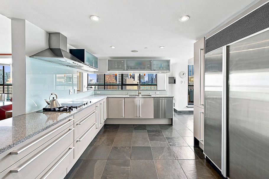 2301 909 Burrard Street Vancouver, BC - 11