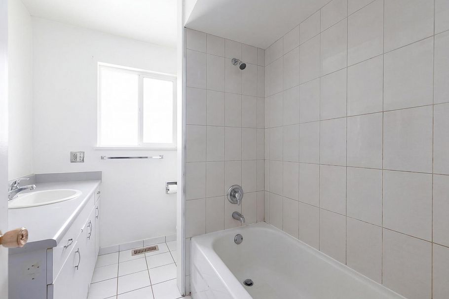 164 E Carisbrooke Road North Vancouver, BC - 13