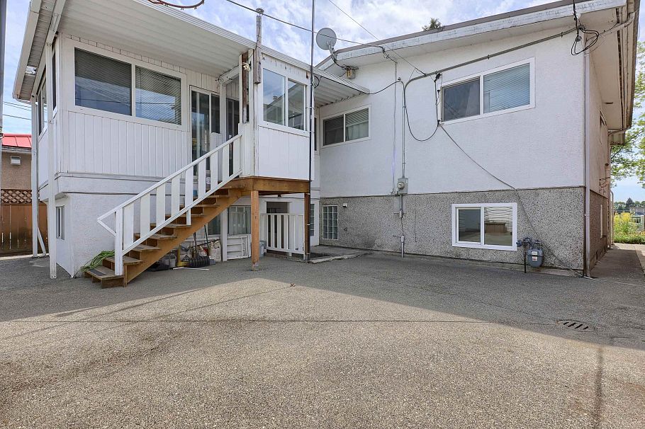 1743 E 49th Avenue Vancouver, BC - 20