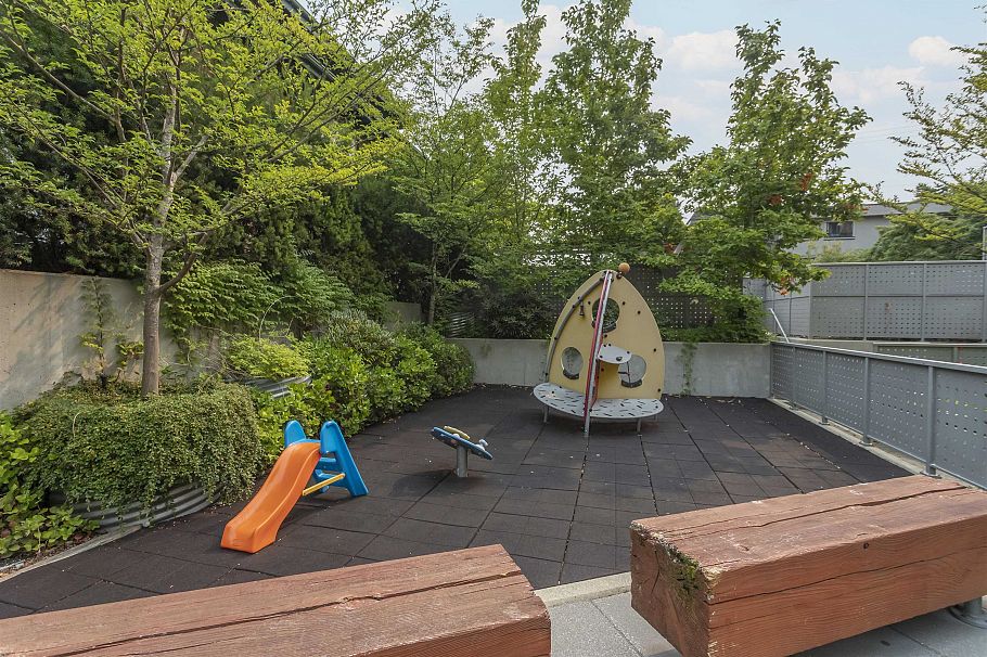 463 250 E 6 Street Vancouver, BC - 24