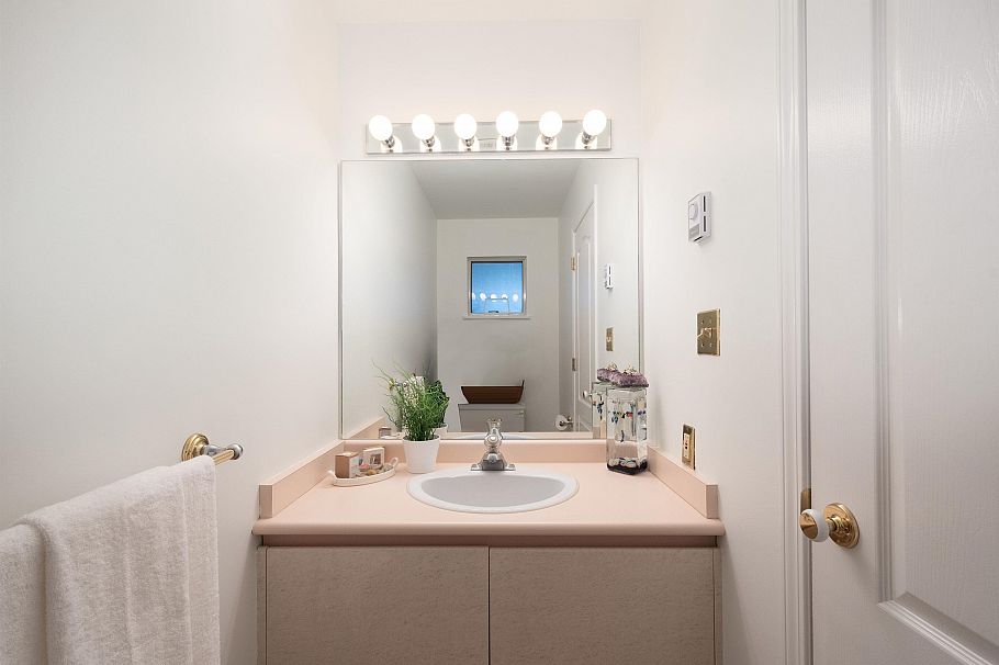 10 815 Tobruck Avenue North Vancouver, BC - 27