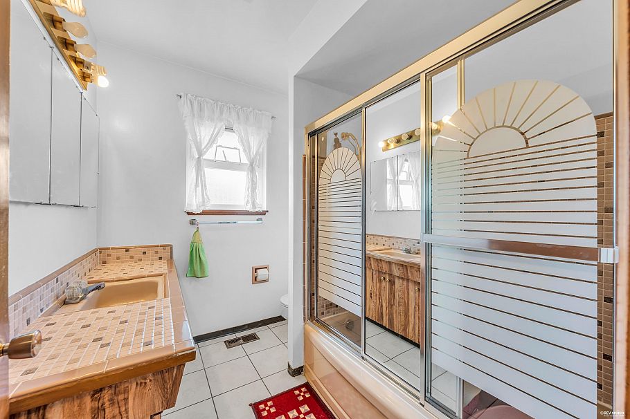 580 W 64th Avenue Vancouver, BC - 19