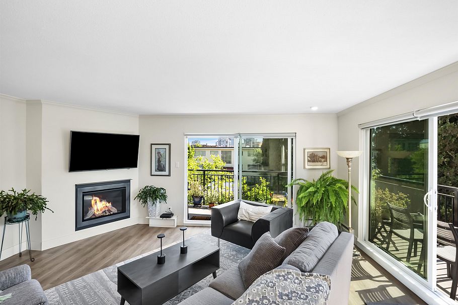 202 134 W 20th Street North Vancouver, BC - 1