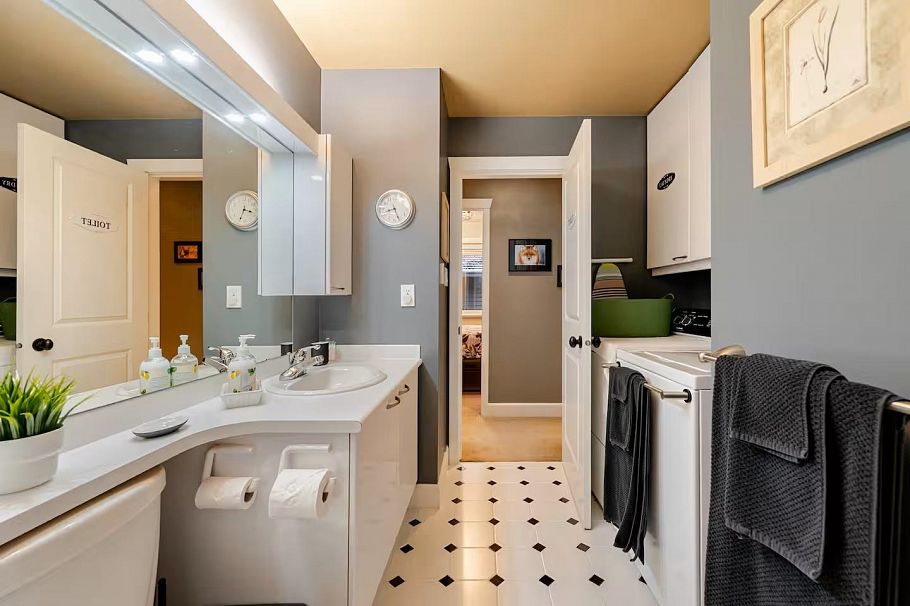 336 E 26th Street North Vancouver, BC - 15