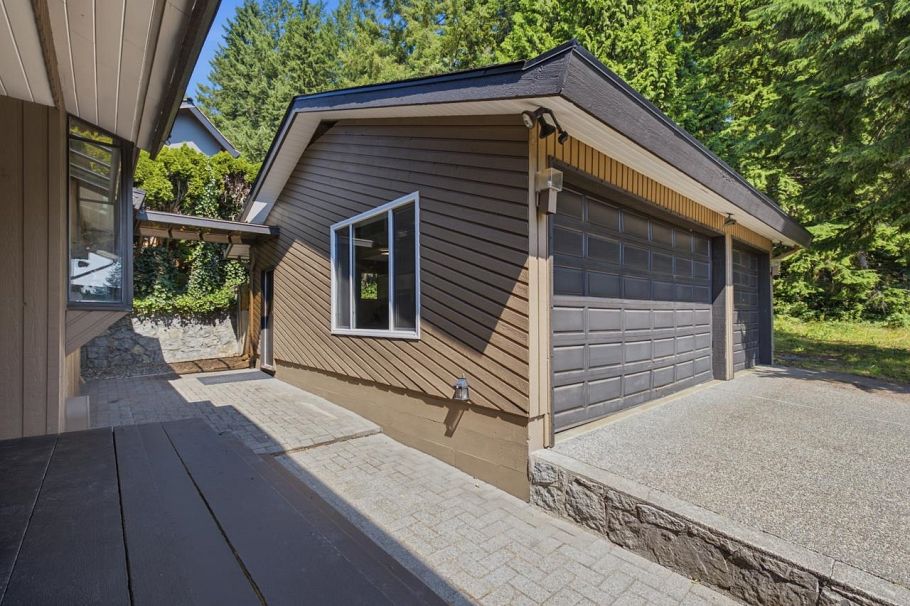 2008 Blairview Avenue North Vancouver, BC - 33