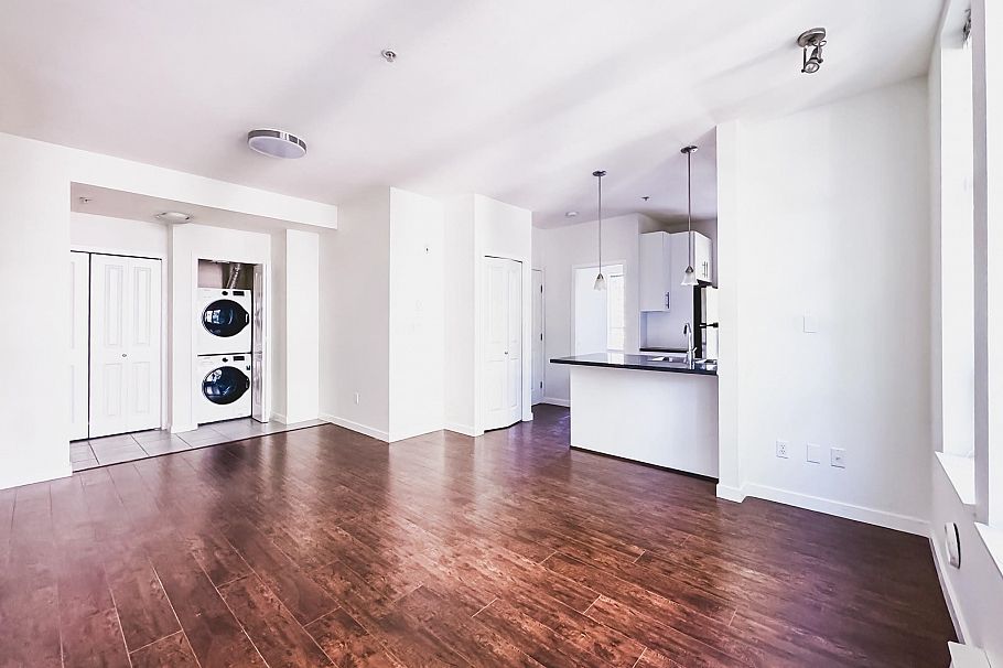 210 3651 Foster Avenue Vancouver, BC - 5