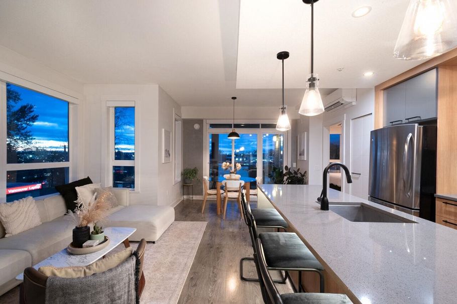 417 733 W 14th Street North Vancouver, BC - 14