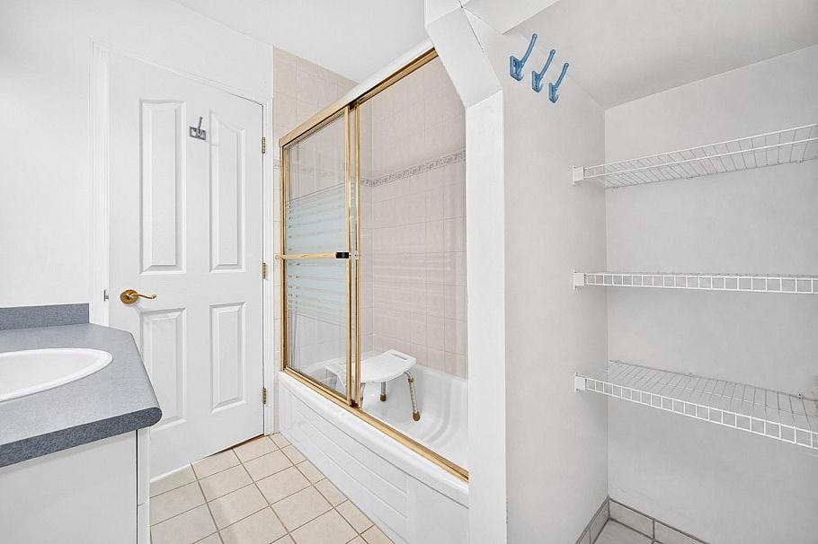3423 E 24th Avenue Vancouver, BC - 32