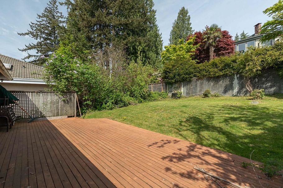 164 E Carisbrooke Road North Vancouver, BC - 20
