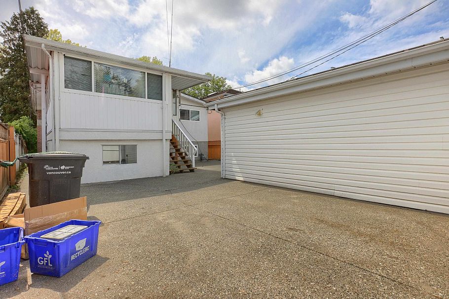 1743 E 49th Avenue Vancouver, BC - 21
