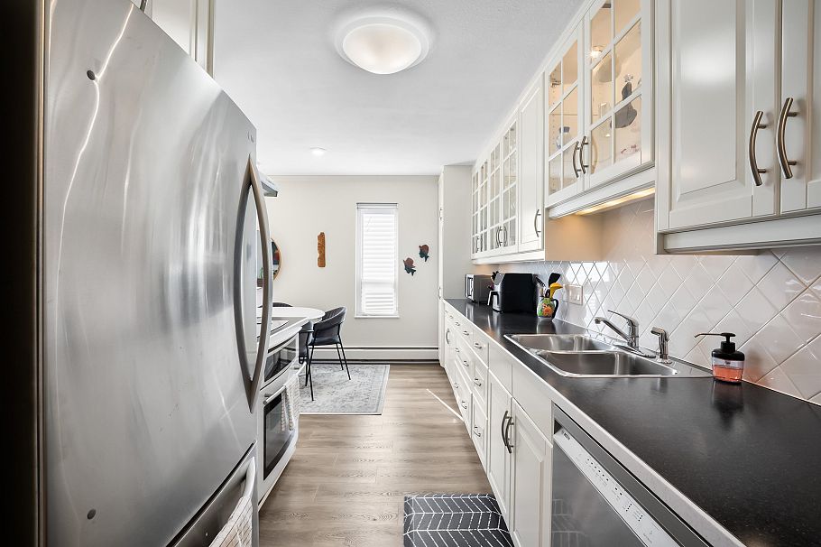 202 134 W 20th Street North Vancouver, BC - 19